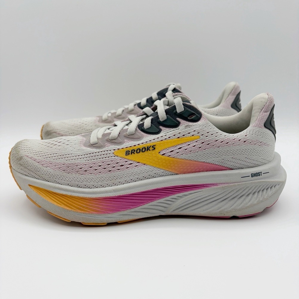 Size 6 - Brooks Ghost 17 Wide Oyster Apricot Pink Women's Running